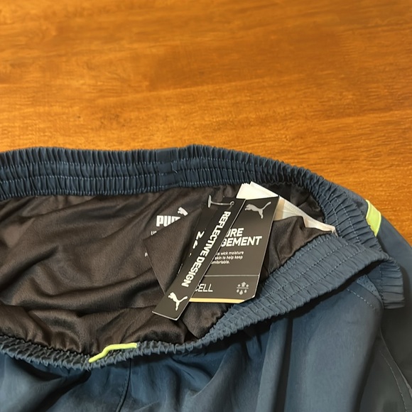 PUMA SHORT SIZE LARGE - Picture 5 of 5